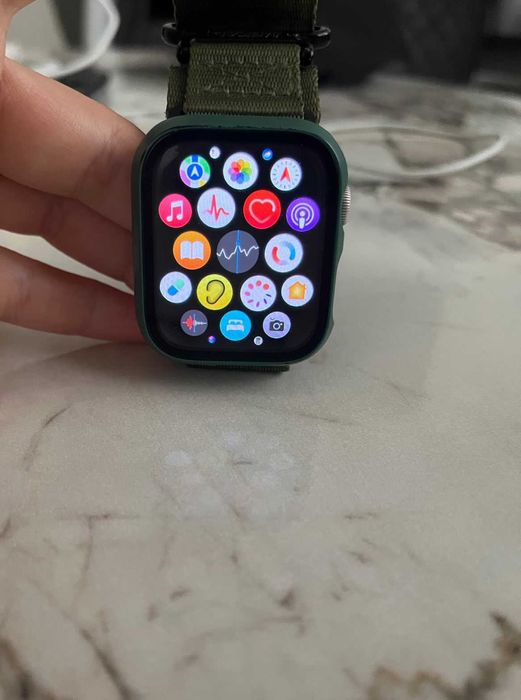 Apple Watch 7 + Оригинално зарядно като нов