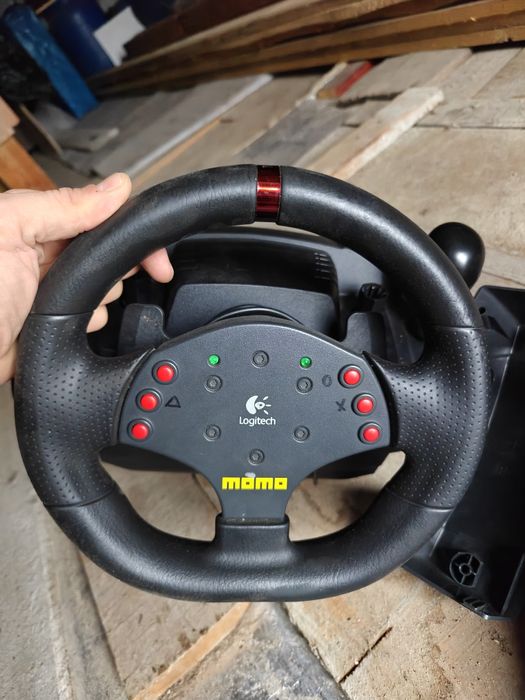 Volan Logitech Momo