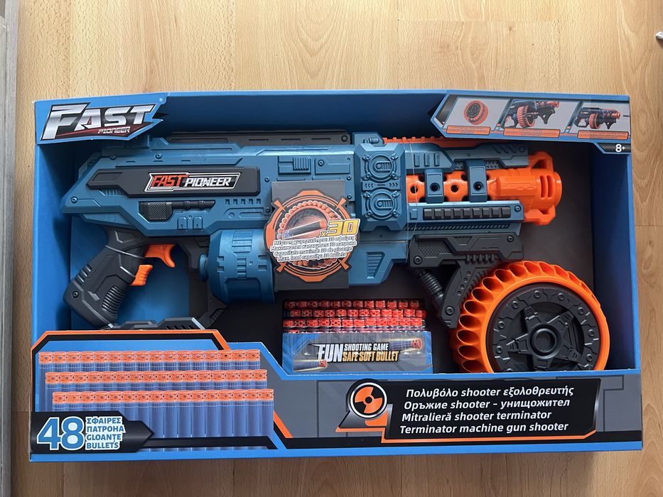 Картечница със синьо-оранжев Терминатор и 48 дунапренени куршума