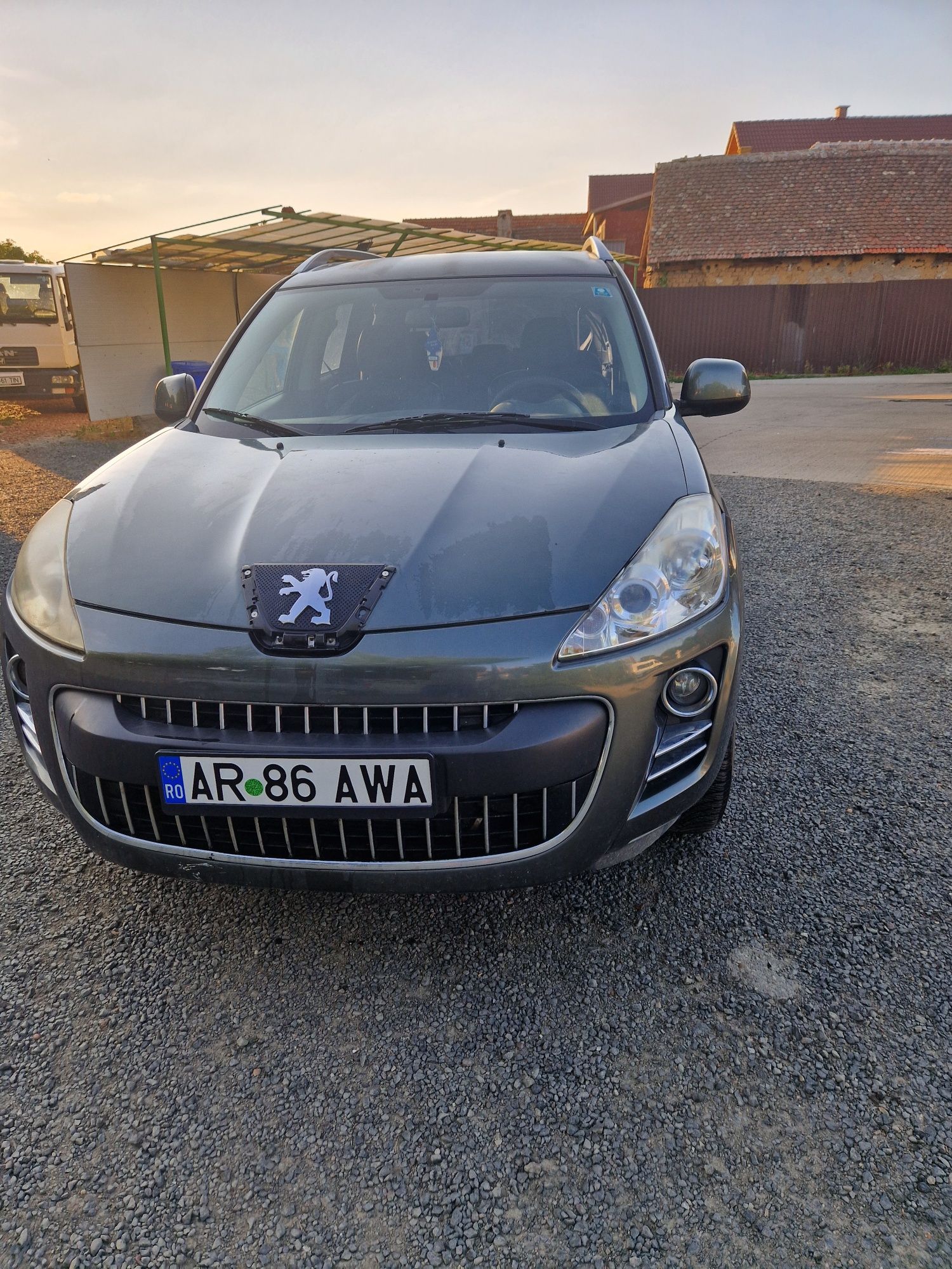 Peugeot 4007 (7 locuri)