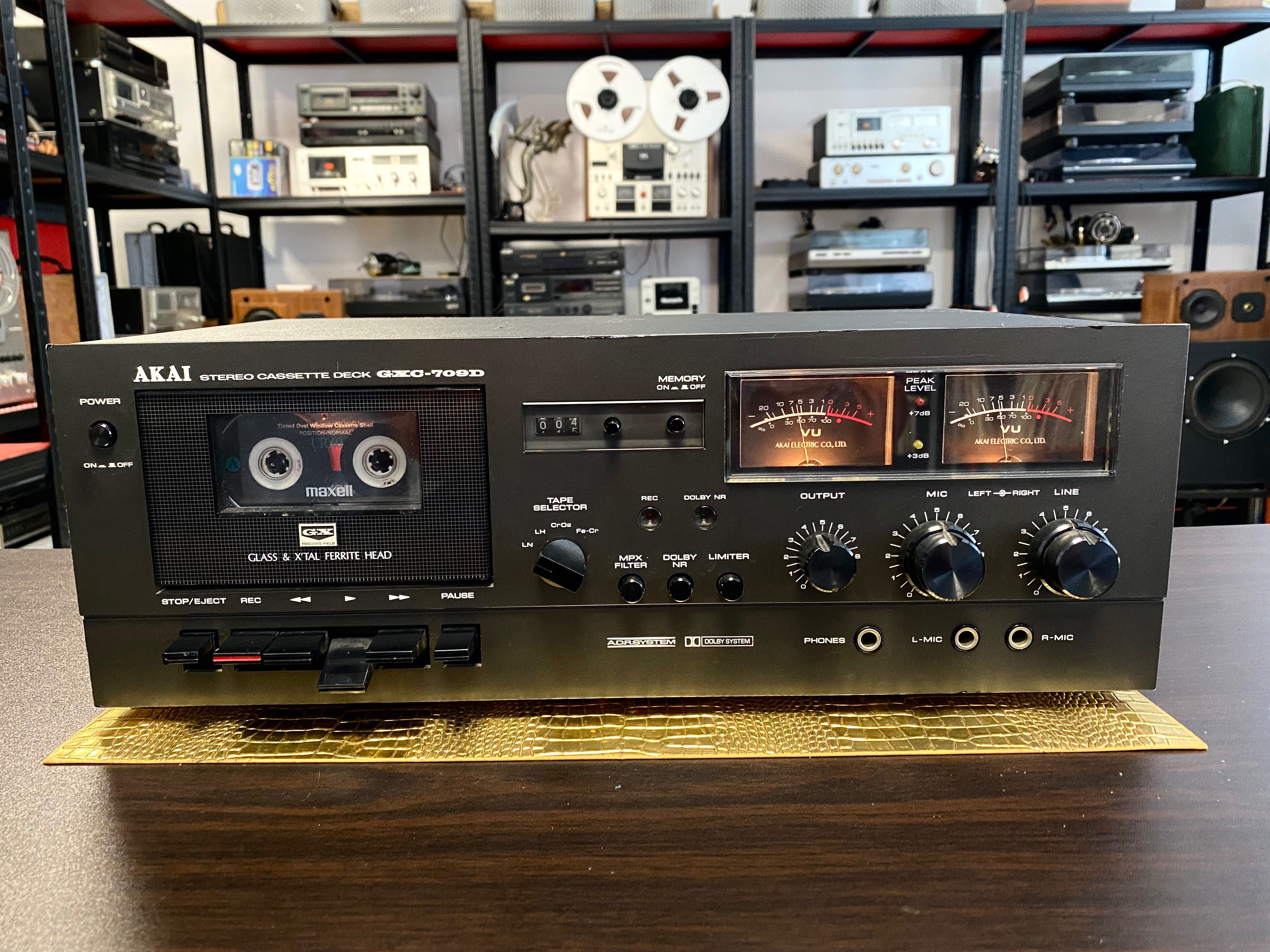 Касетен дек Akai
