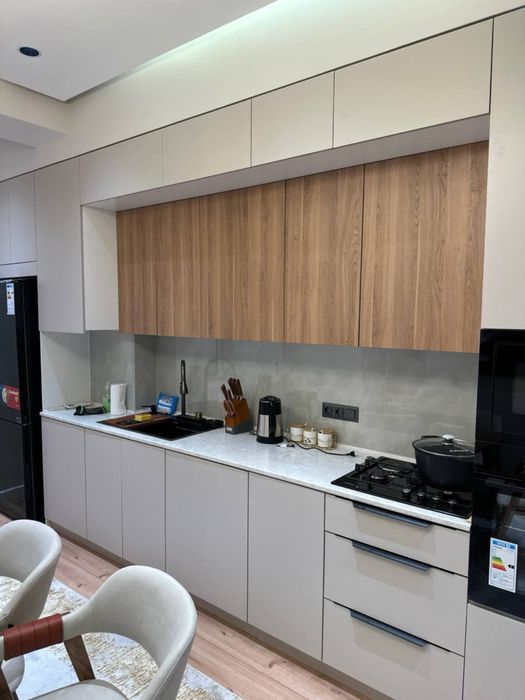 Kvartira sotiladi srochno