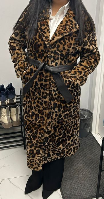 Продам шубу новую