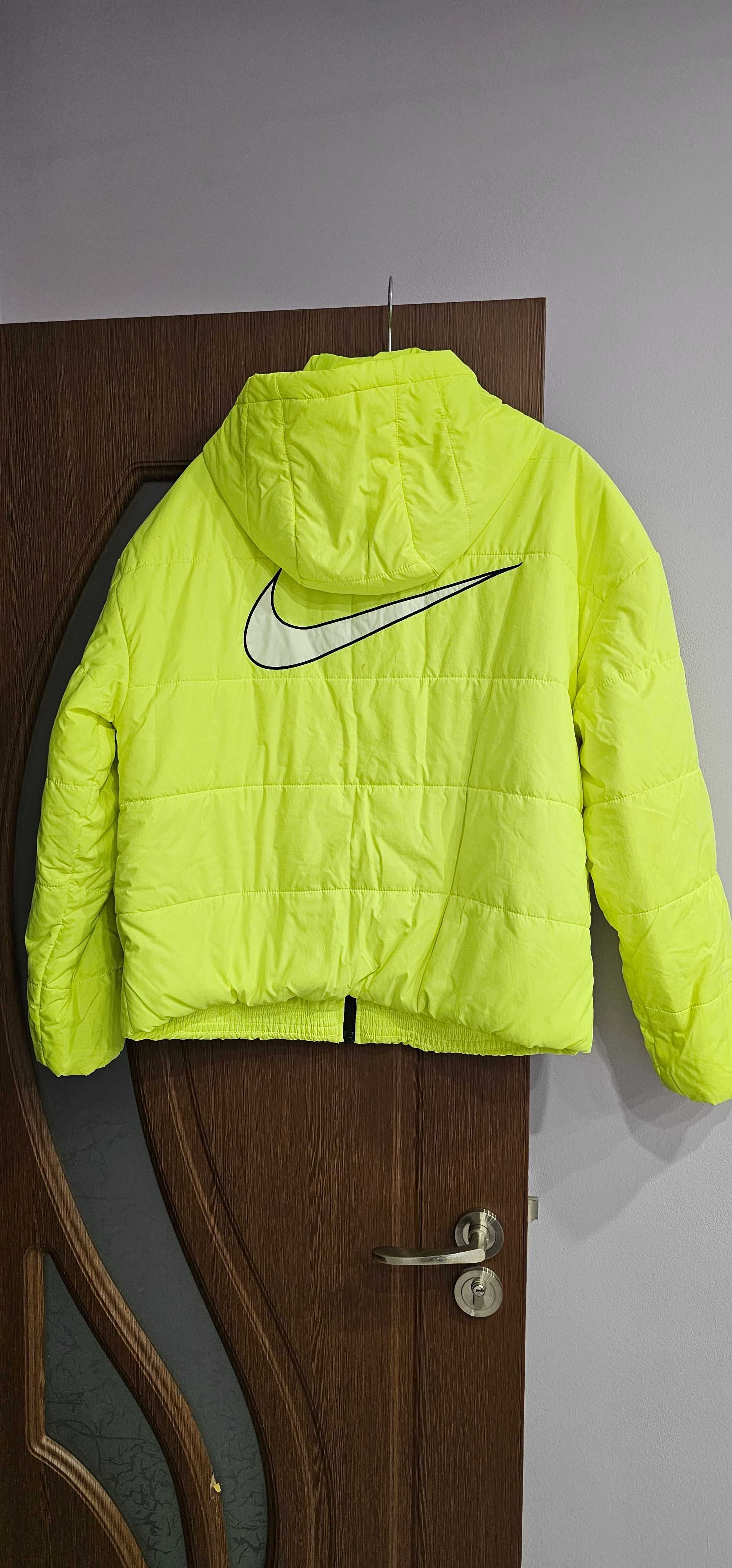 Продавам яке Nike