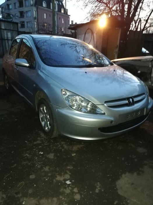 Пежо 307  2 броя на части 2002 1.6 HDI 109коня и 2.0hdi 90коня и 110ко