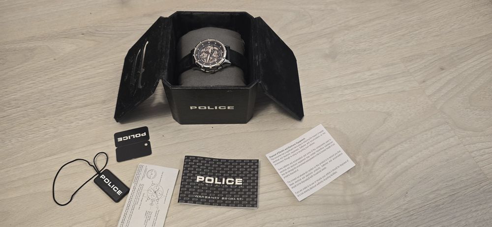 Часовник Police автоматик