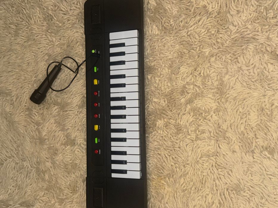 Пиано на батерии, с микрофон, игра със стрелба