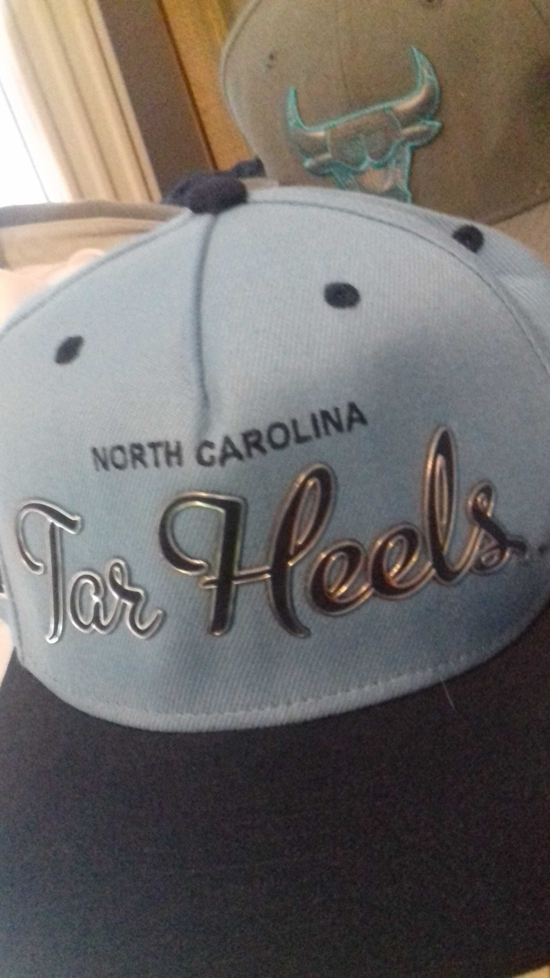 vand   sapca  TAR  HEELS   de  la    MITCHELL  NESS