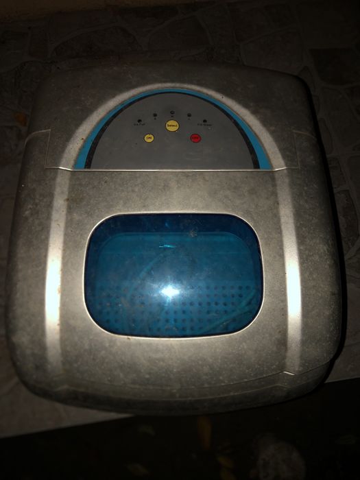 Vand doua masini de facut gheata una zass zim 01 si una profesionala H