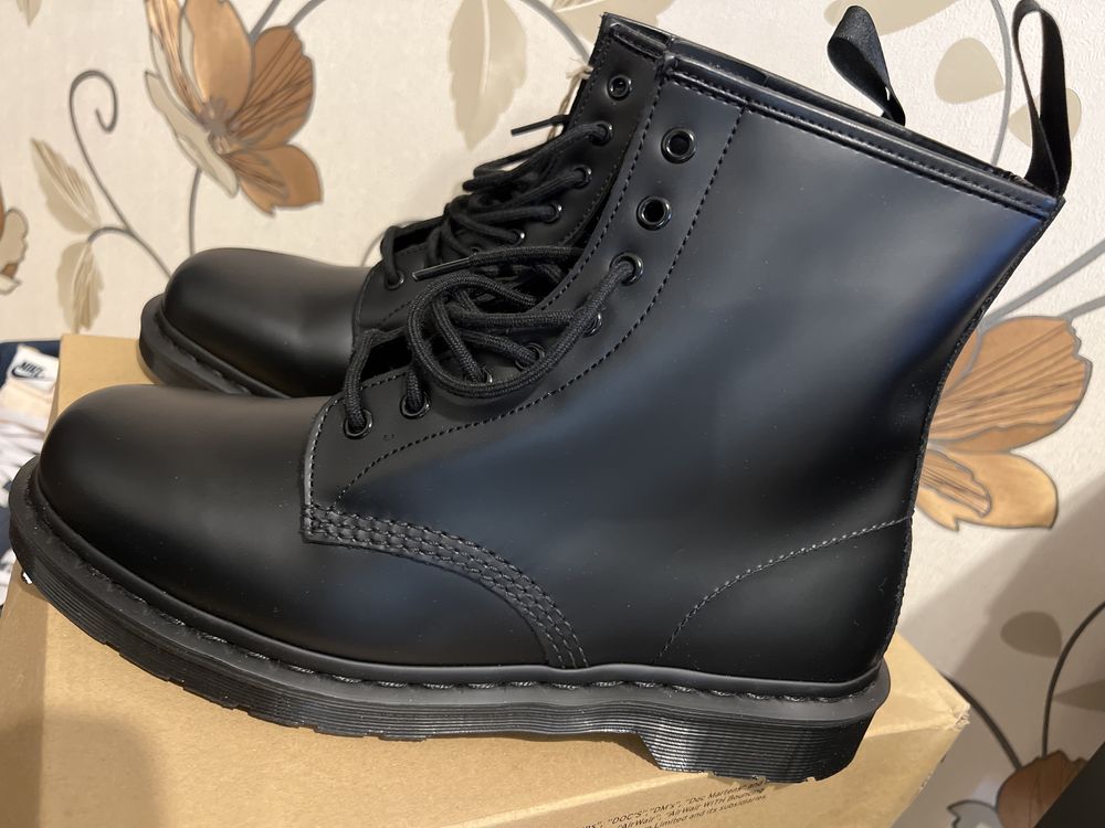 Dr Martens 1460 Mono 8 Eye Boot