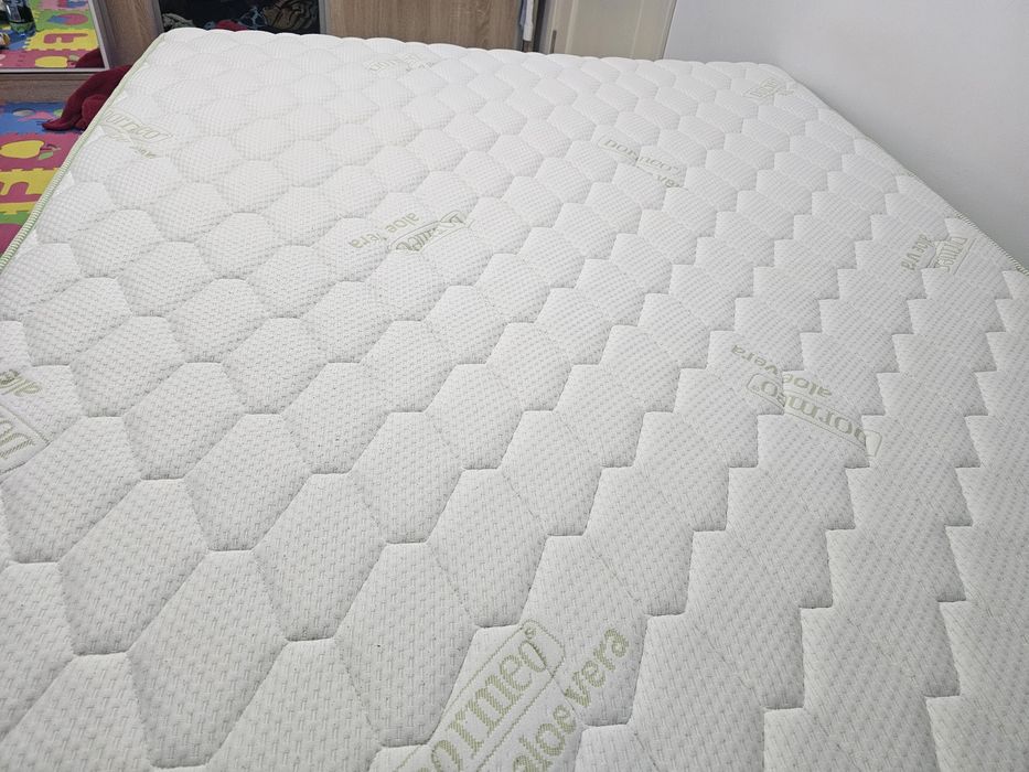Saltea dormeo 140x200 impecabila de 18 cm cu memorie