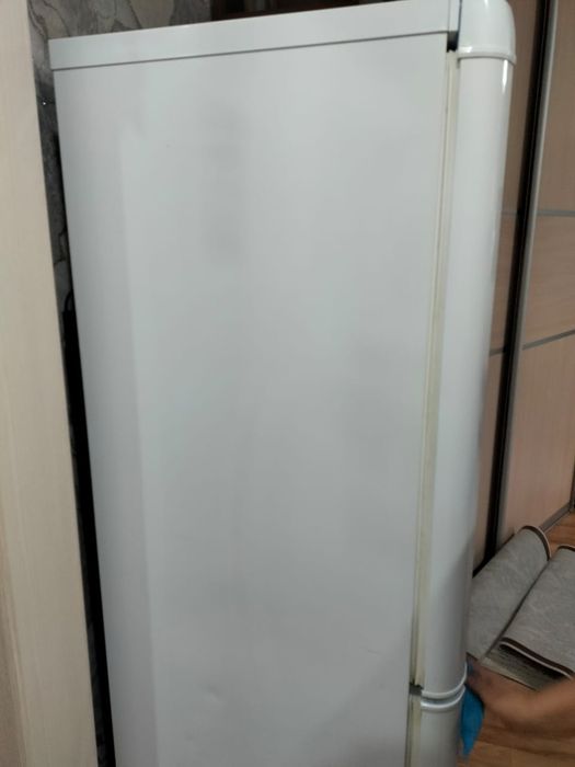 Продам Холодильник indesit