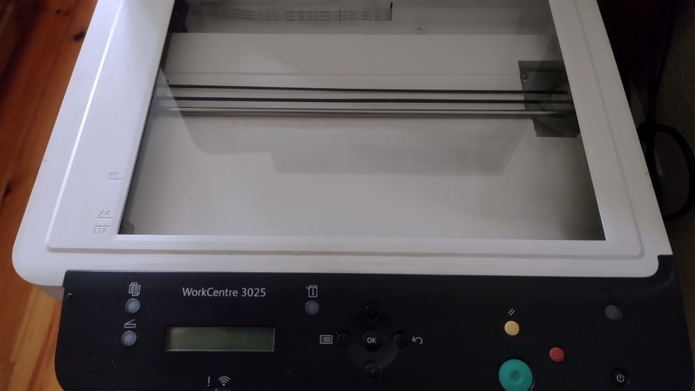 Лазерен принтер скенер копир