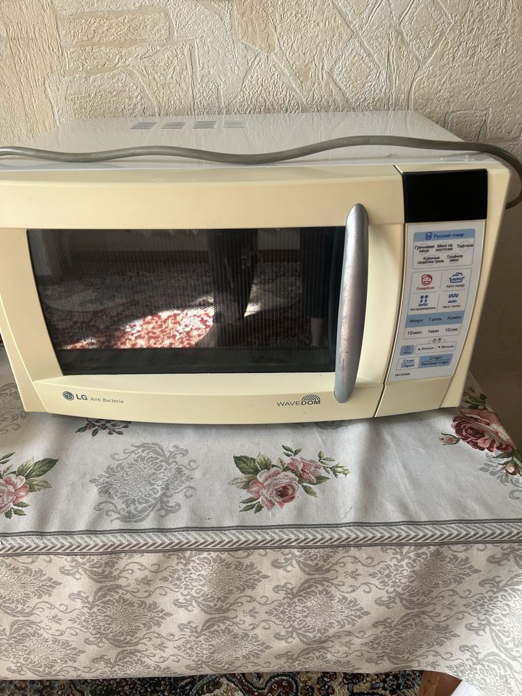 Продаю микроволновку LG в хорошем состоянии