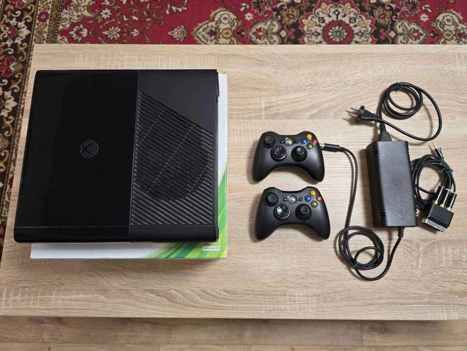 Xbox 360 SLIM 4GB + HDD 18GB + 17 jocuri