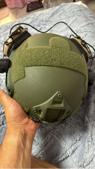 Vând casca balistica tip fast , marimea L + antifoane