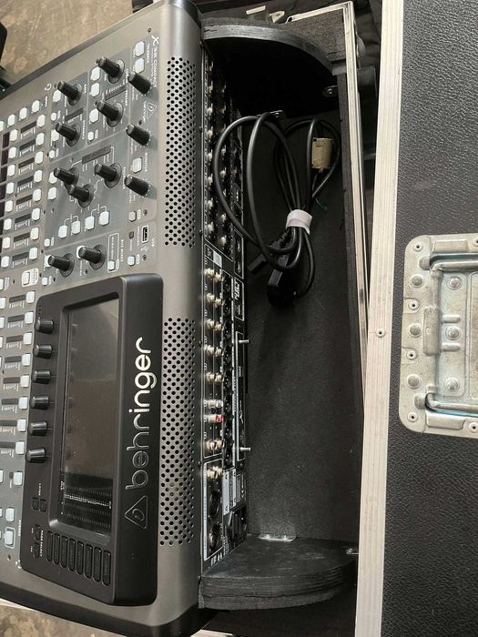 Mixer digital Behringer X32 cu flightcase