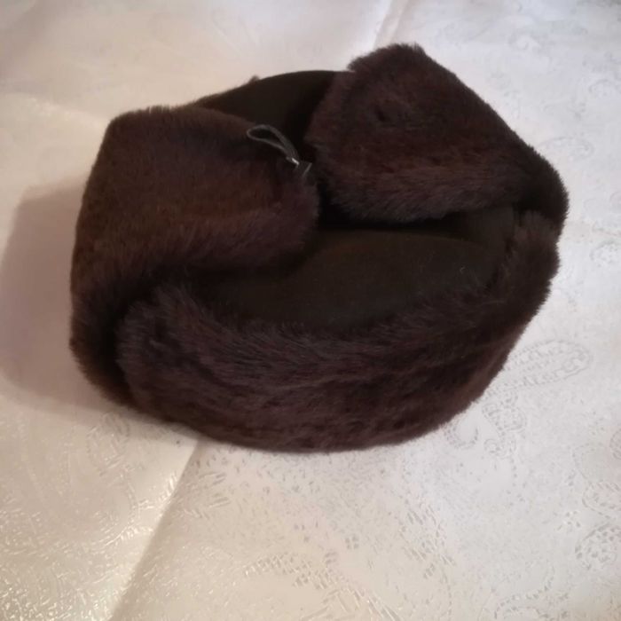 Caciula blana de oaie, model rusesc