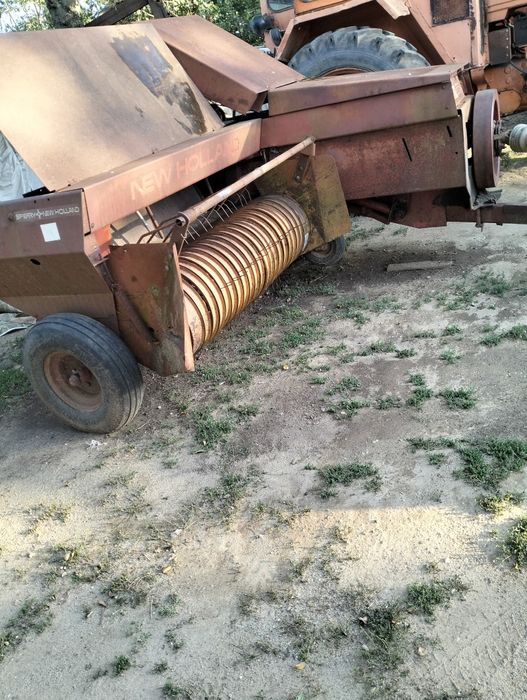 Presă new Holland disponibilă