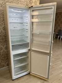 Холодильник LG почти новый