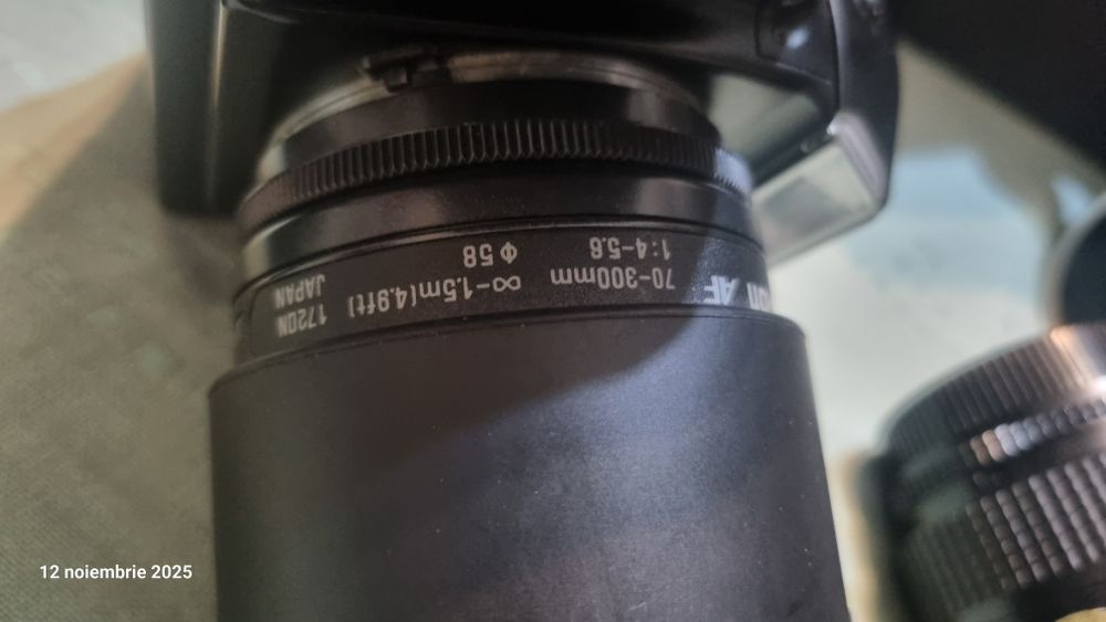 Aparat foto vintage Nikon N 4004, obiectiv foto Nikon