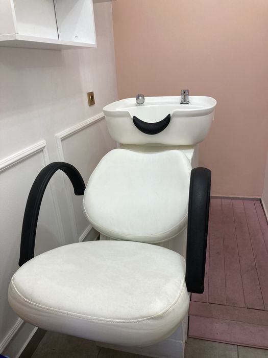 Фризьорско оборудване - стол, измивна колона