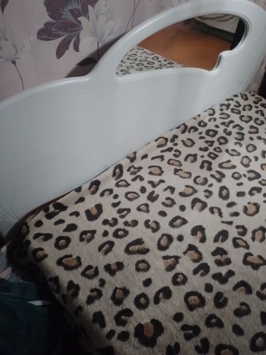 Кровать двуспальная б.у.в хорошем состоянии