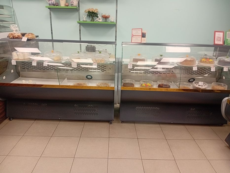 Продаю витрины холодильные