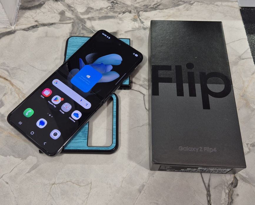 Galaxy Z Flip 4 128GB. Black