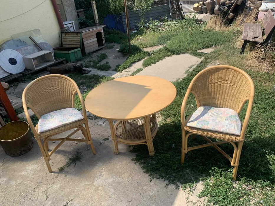 Set de gradina din ratan masa cu doua scaunr