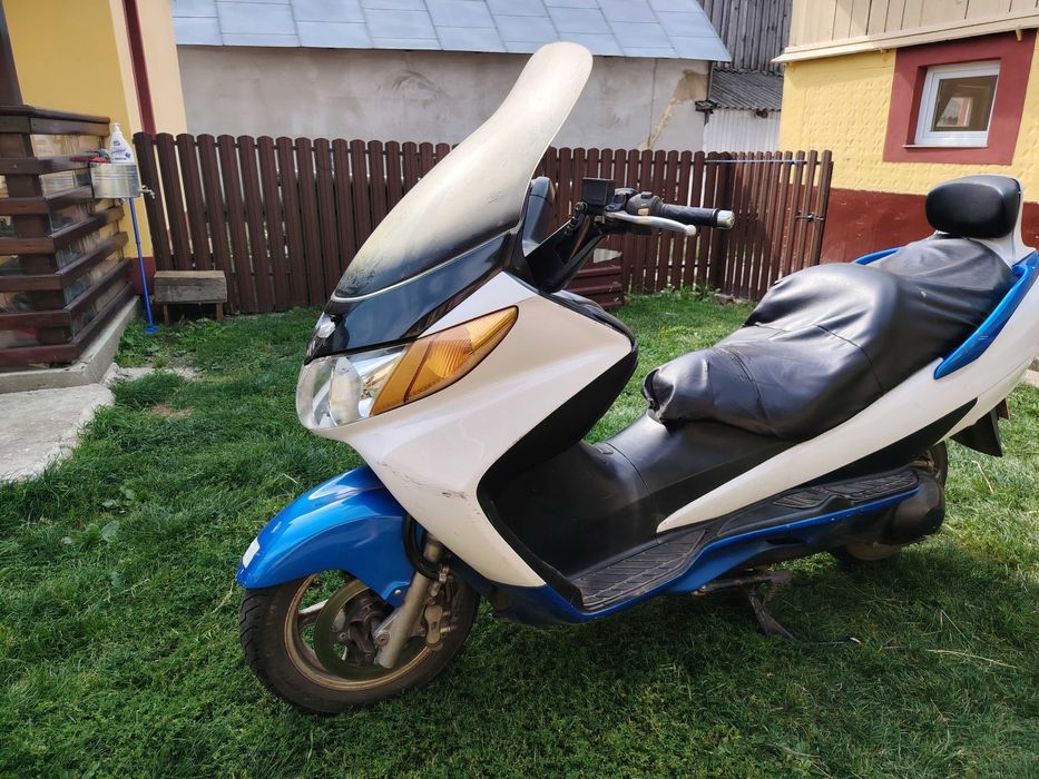 Vand scuter Suzuki Burgman