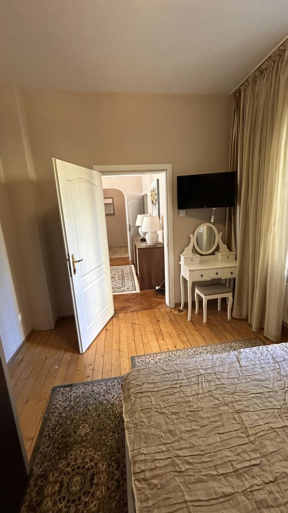 Дава се под наем Тристаен апартамент в София, Център - 112 кв.м за 1200 € - Снимка #5
