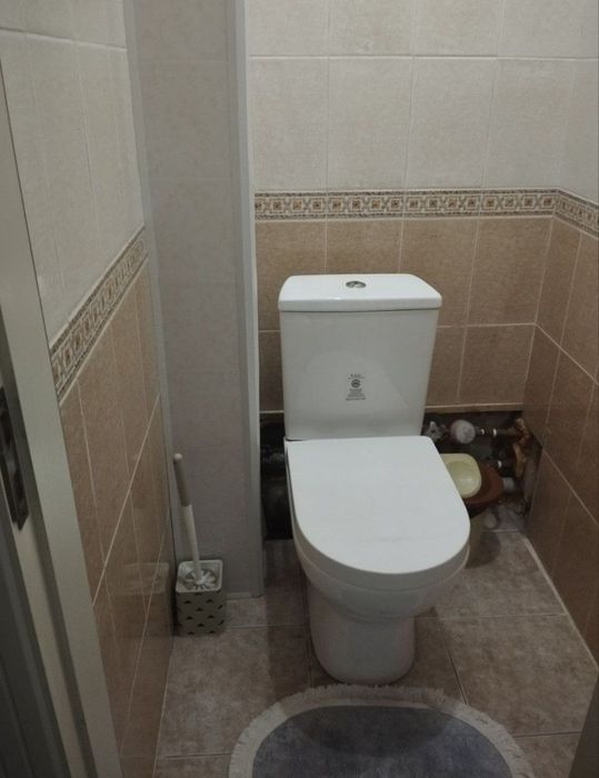 Продажа 3 хона 4 етаж 9етажл 
Қора қамиш 2/5
Бакон 1*7 кв 70