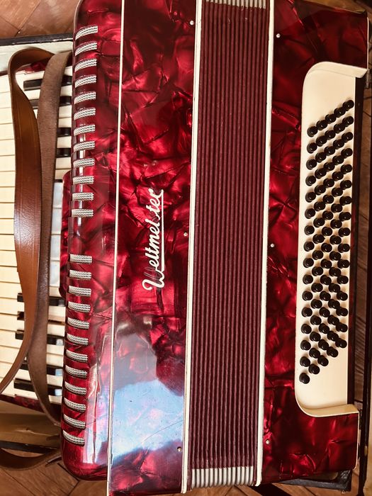 Продавам Акордеон 80 баса