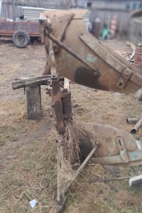 Vând plug reversibil