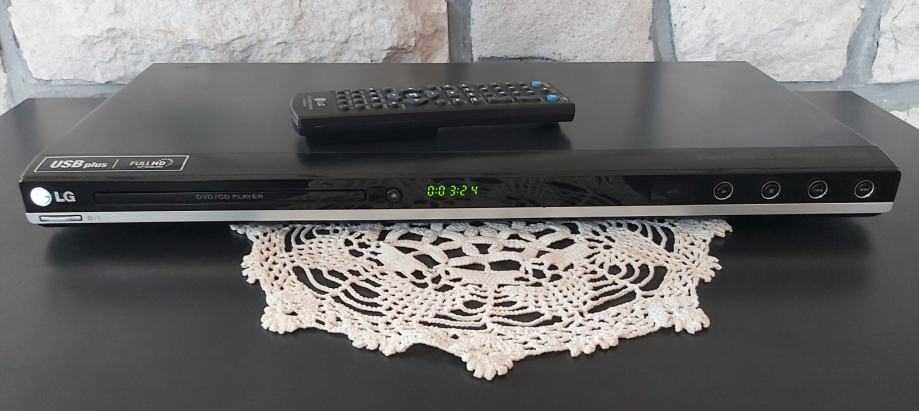 Vand DVD player, cu telecomanda,  USB, HDMI, optic etc