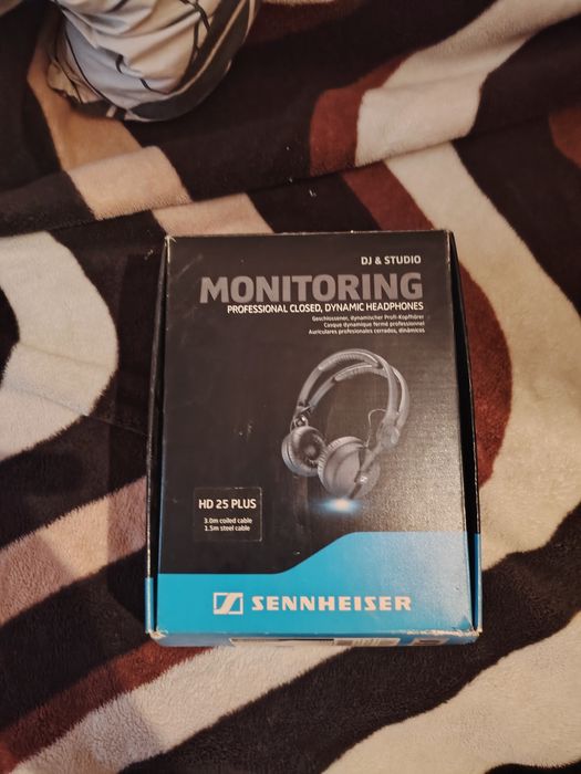 Consola Pioneer DDJ RB + căști Sennheiser HD 25 plus