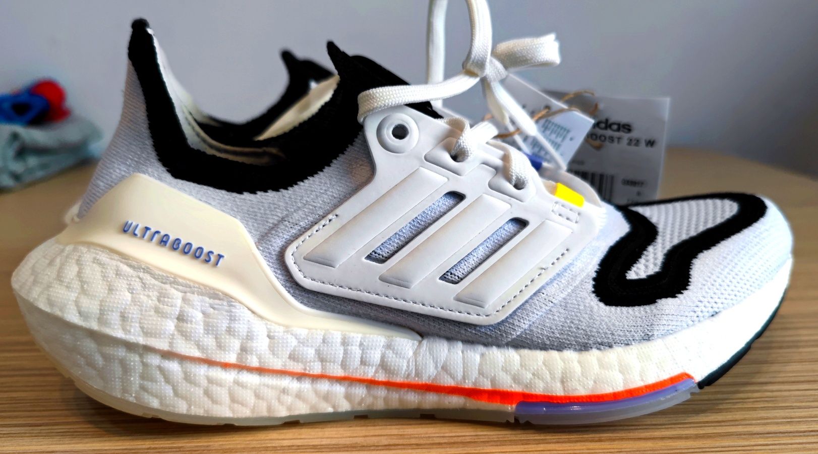 Adidas Ultraboost 22 Core White/Solar red