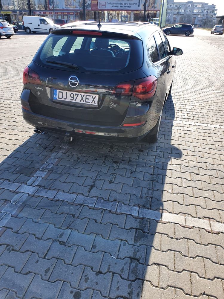 Opel astra J 2011