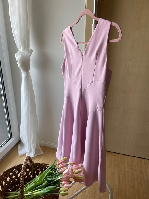 Rochie clasica, Motf