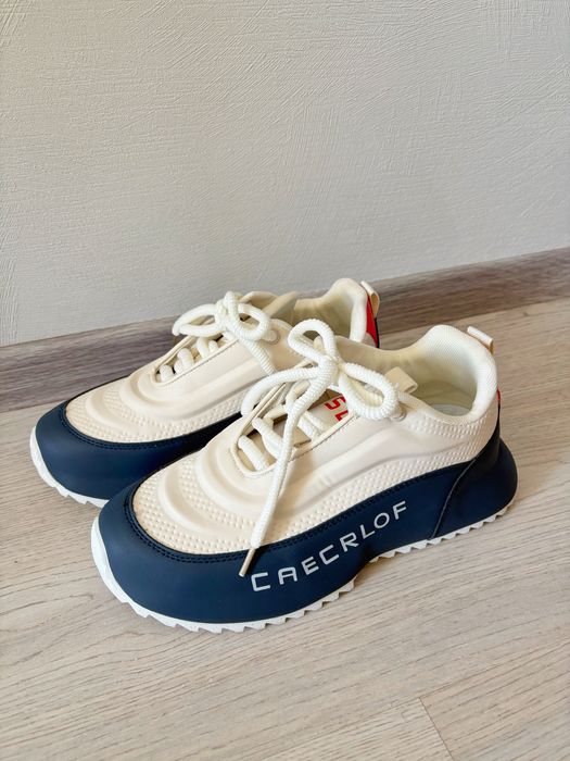 Кроссовки женские