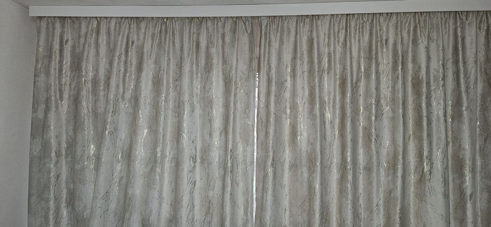 Draperii catifea model inserție crem