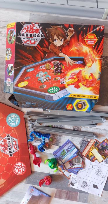 Игра на Bakugan с кутия