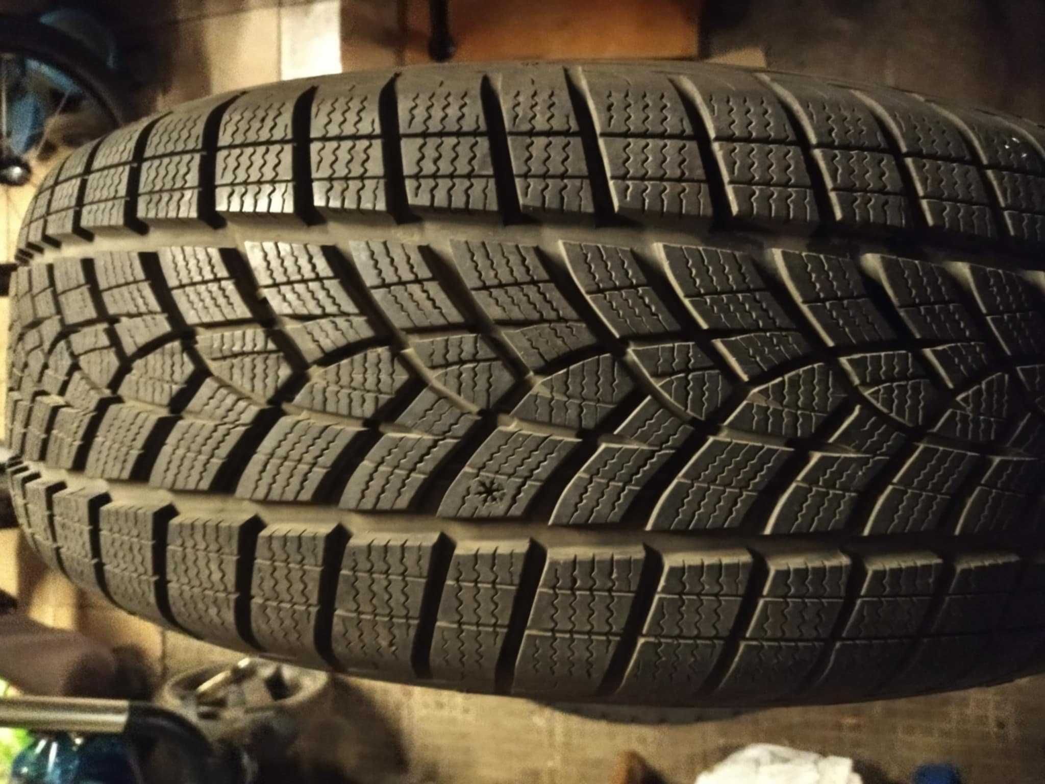 2 бр Зимни гуми Goodyear ultra grip performance SUV 235/65/17 на 500км