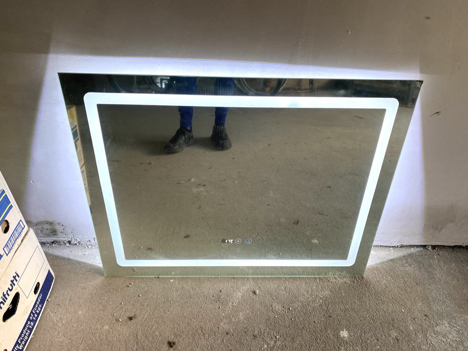 LED огледало  с размери 70/90см с функция против изпотяване