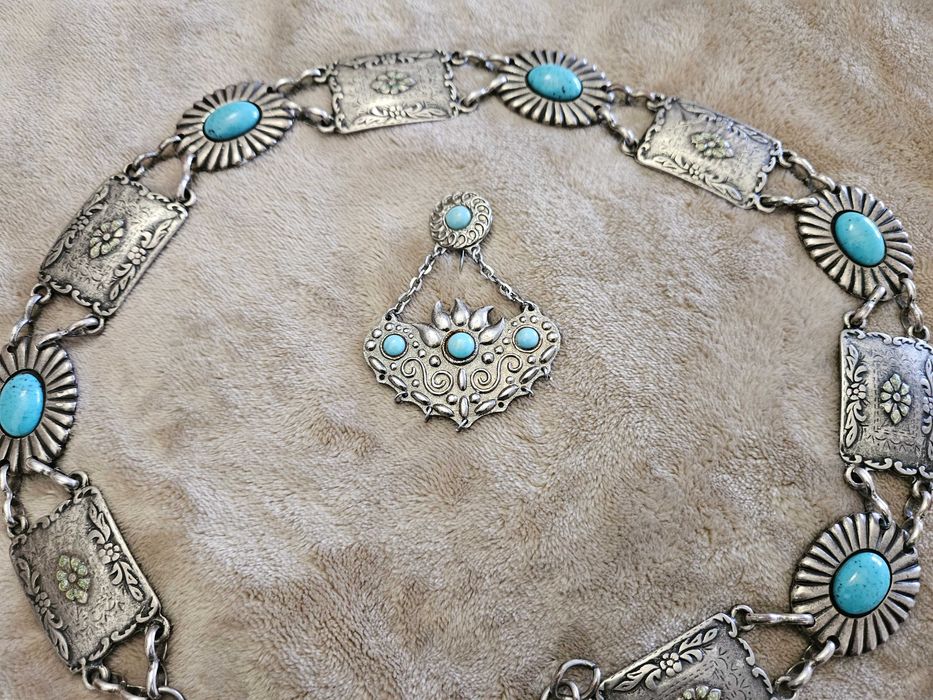 Старинна брошка забодка и колан за носия