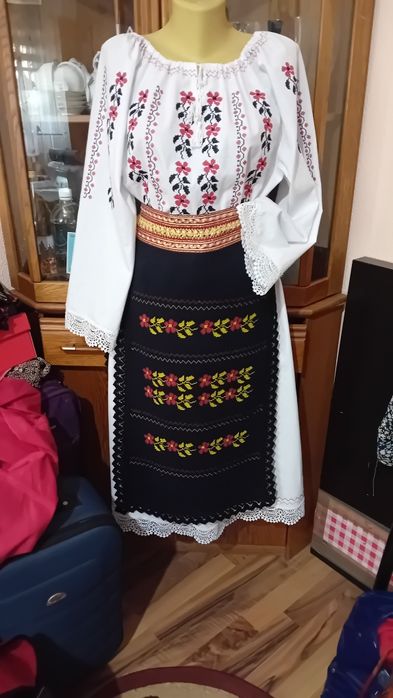 Costum popular femei