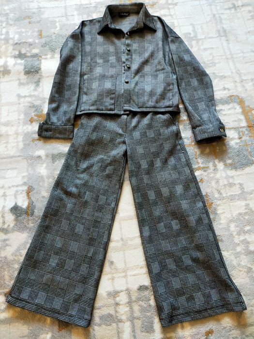 Продам костюм на девочку