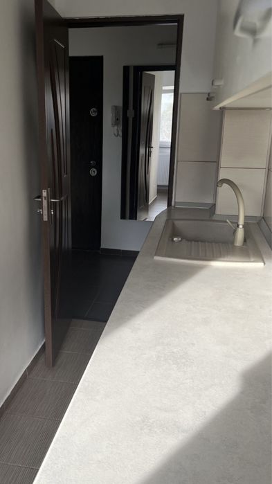 PROPRIETAR  inchiriez  apartament. cu o camera , zona MAL