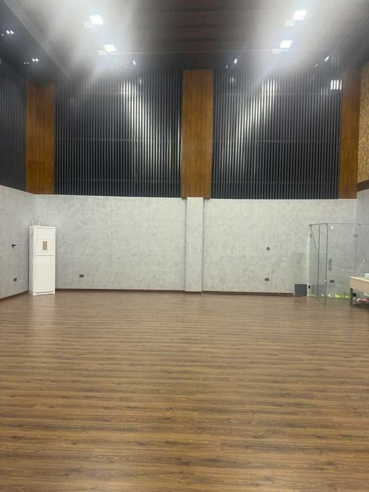 Продаётся 1 га производственная база.